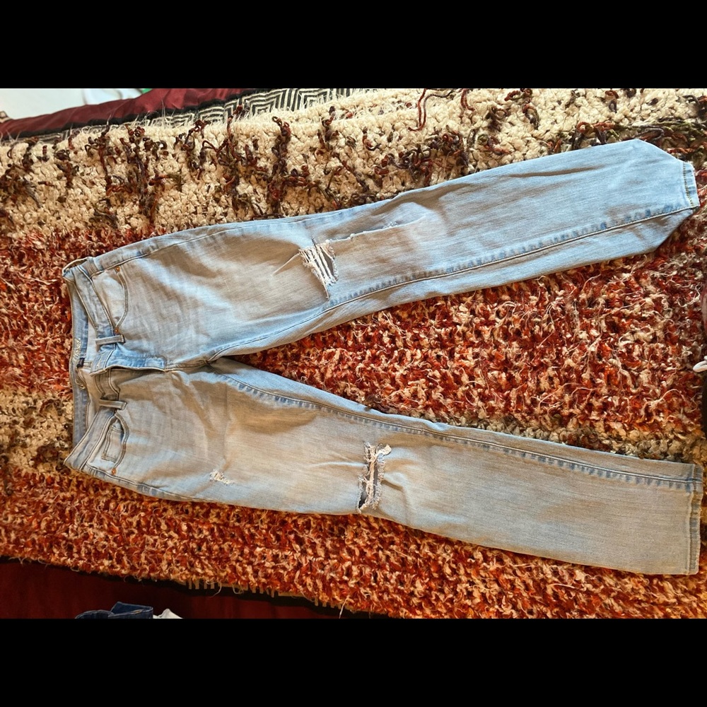 Light Wash Ripped Jeans